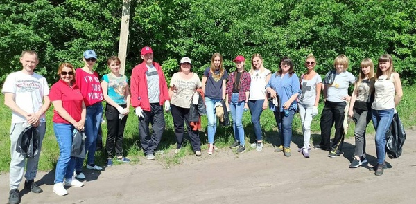 Сотрудники департамента экономического развития приняли участие в экологическом субботнике