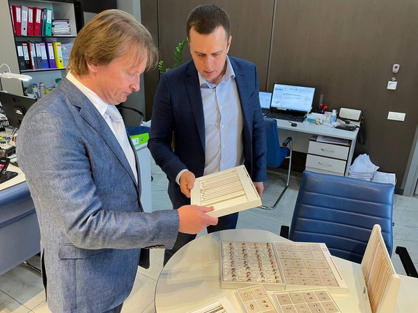 Врио заместителя Губернатора Белгородской области — начальника департамента экономического развития Белгородской области Дмитрий Гладский посетил «Арт-КАРАТ»