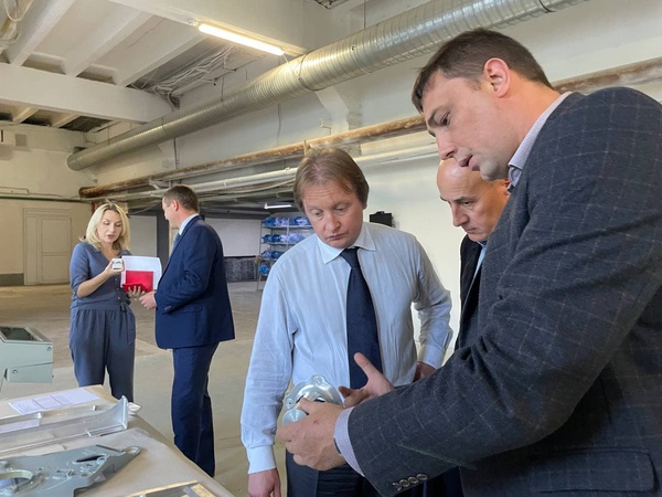 Врио заместителя Губернатора Белгородской области — начальника департамента экономического развития Белгородской области Дмитрий Гладский посетил ЗАО «Сокол-АТС»
