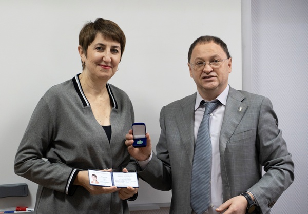 В департаменте экономического развития Белгородской области вручили нагрудные знаки «Отличник Государственной гражданской службы Белгородской области»